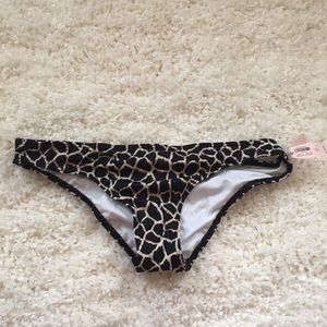 BRAND NEW W/ TAGS! Victorias Secret MED bottoms!